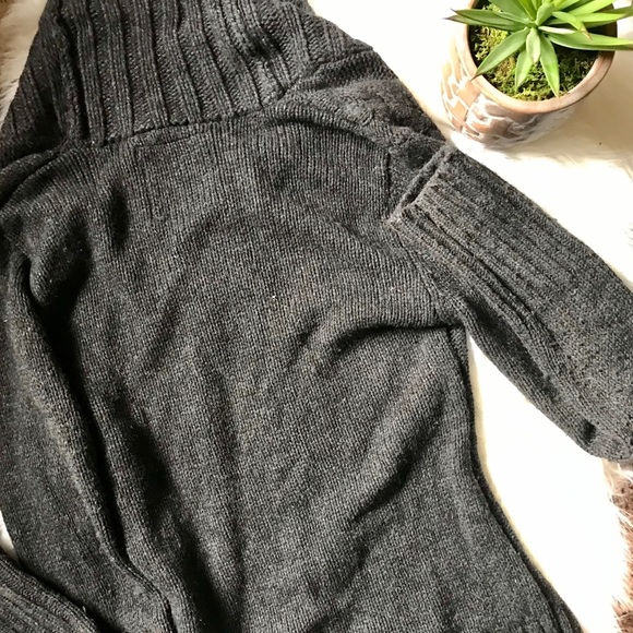 H&M sweater - Picture 3 of 4